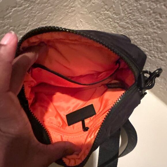 Pajar Canada Nylon Bag Black Adjustable Strap Winter Travel Gorpcore Sporty NWT - Picture 5 of 14